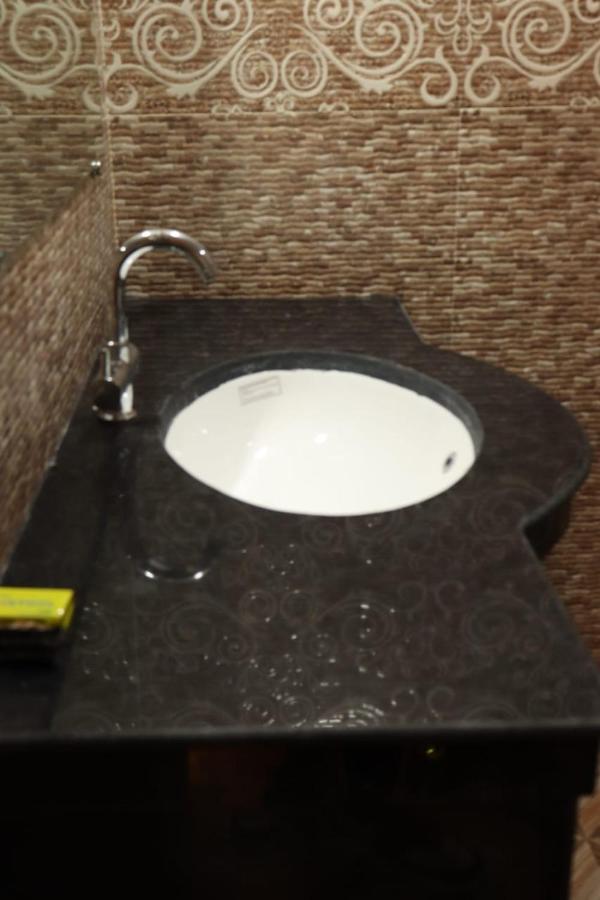 Hotel Crown Of Digha ดีกา ภายนอก รูปภาพ